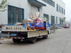福瑞得機(jī)械手扶壓路機(jī)、框架整平機(jī)已成功裝車及時(shí)發(fā)貨