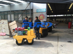福瑞得機械手扶雙輪壓路機，二次結(jié)構(gòu)澆筑泵及時包貨